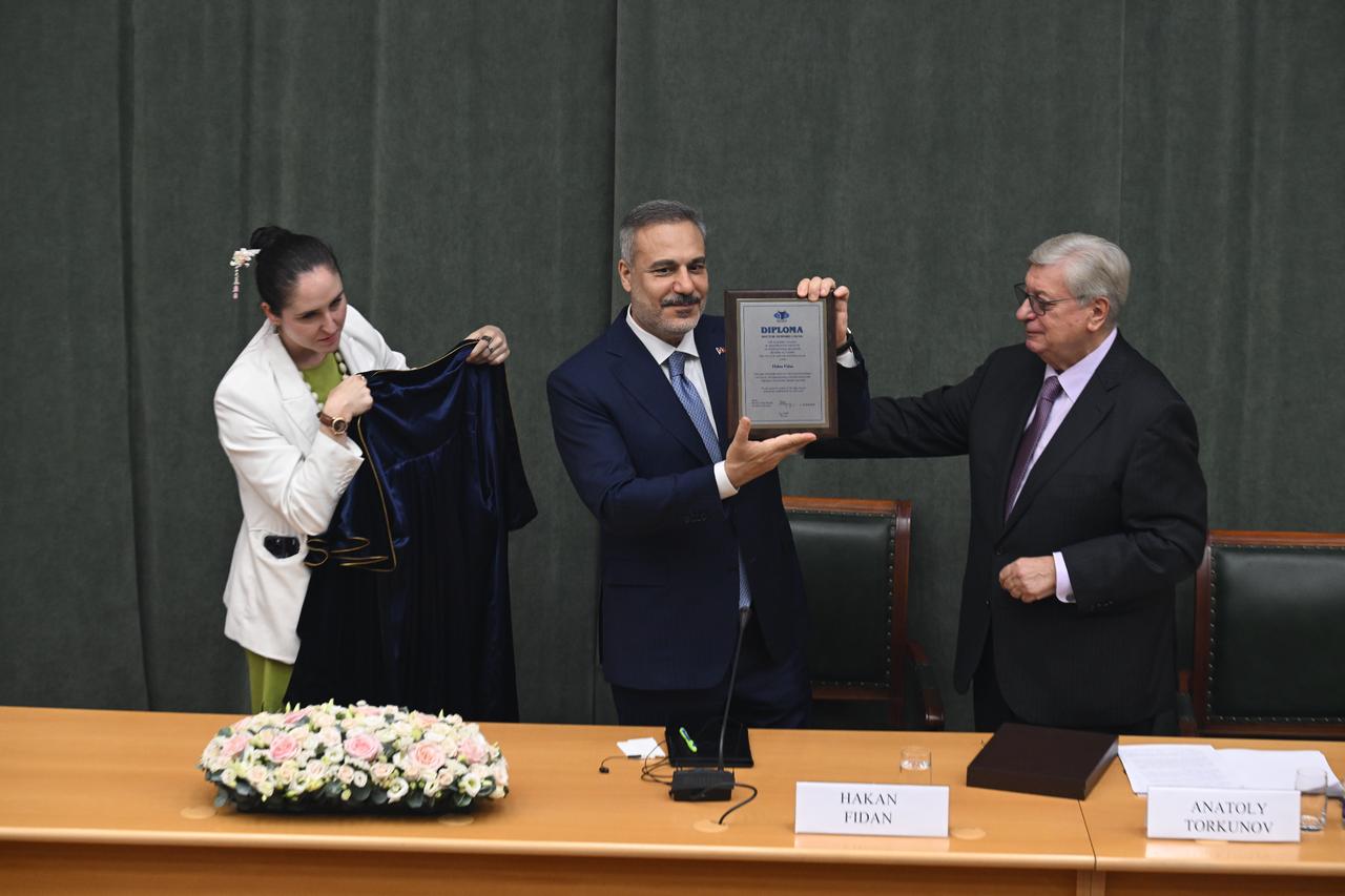 Türkiye's top diplomat meets Putin, receives honorary doctorate in Moscow visit
