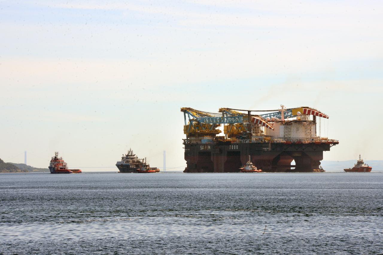 World's 3rd-largest crane vessel 'Saipem 7000' transits Türkiye's Bosphorus