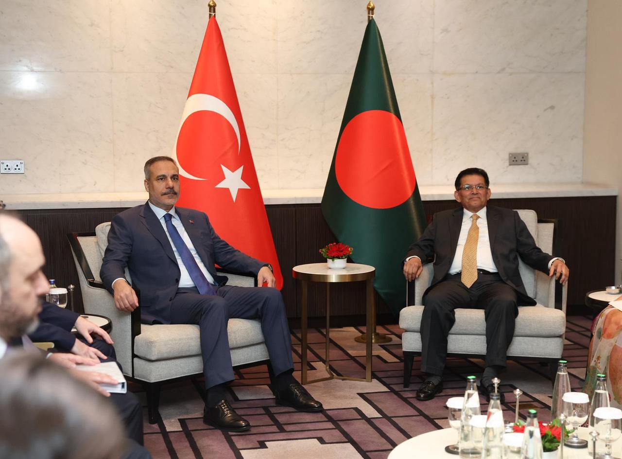 Turkish Foreign Minister Hakan Fidan (L) is being received by his Bangladeshi counterpart Khalilur Rahman (R) during an official visit to Dhaka, Bangladesh, on June 5, 2026. (Turkish Foreign Ministry/Handout/AA Photo)