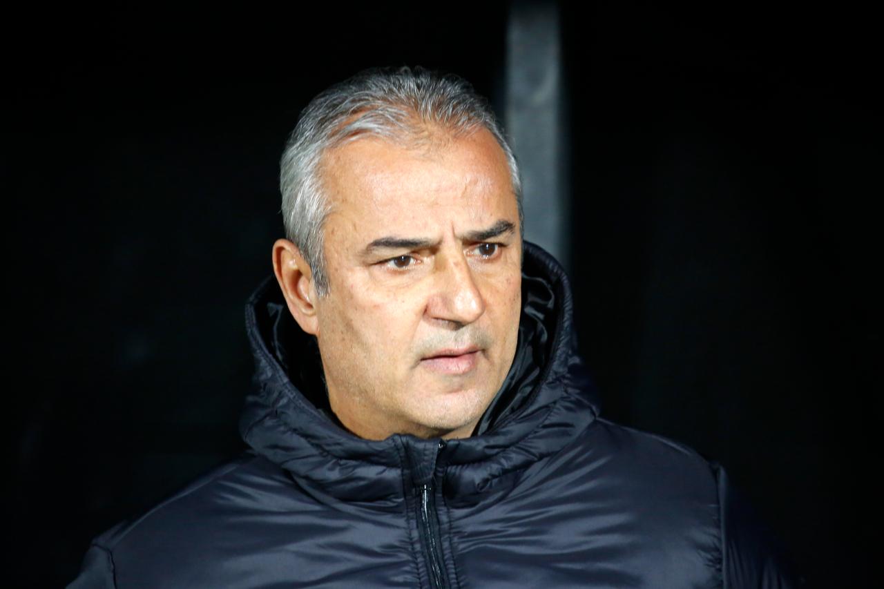 Head coach Ismail Kartal of Persepolis follows the Asian Champions League (AFC) Group B match between Persepolis FC and Al-Nassr FC in Tehran, capital of Iran, Feb. 17, 2025. (AA Photo)