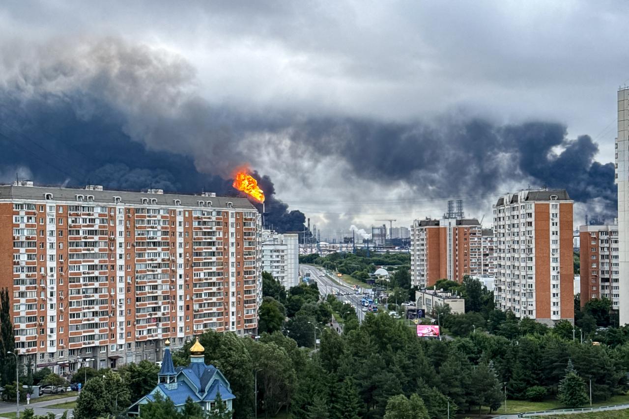 'If Ukraine burns, Moscow will burn', Zelenskyy says after drone attack on Moscow