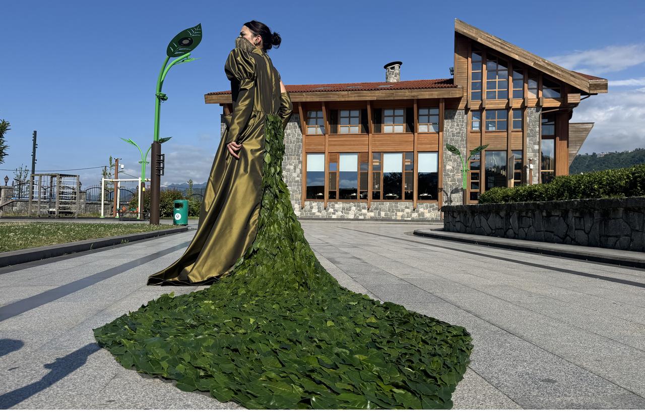 Iranian university student Yeganeh Choulaki poses in Rize, Türkiye, with a handmade dress she designed using around 5,000 fresh tea leaves. (AA Photo)