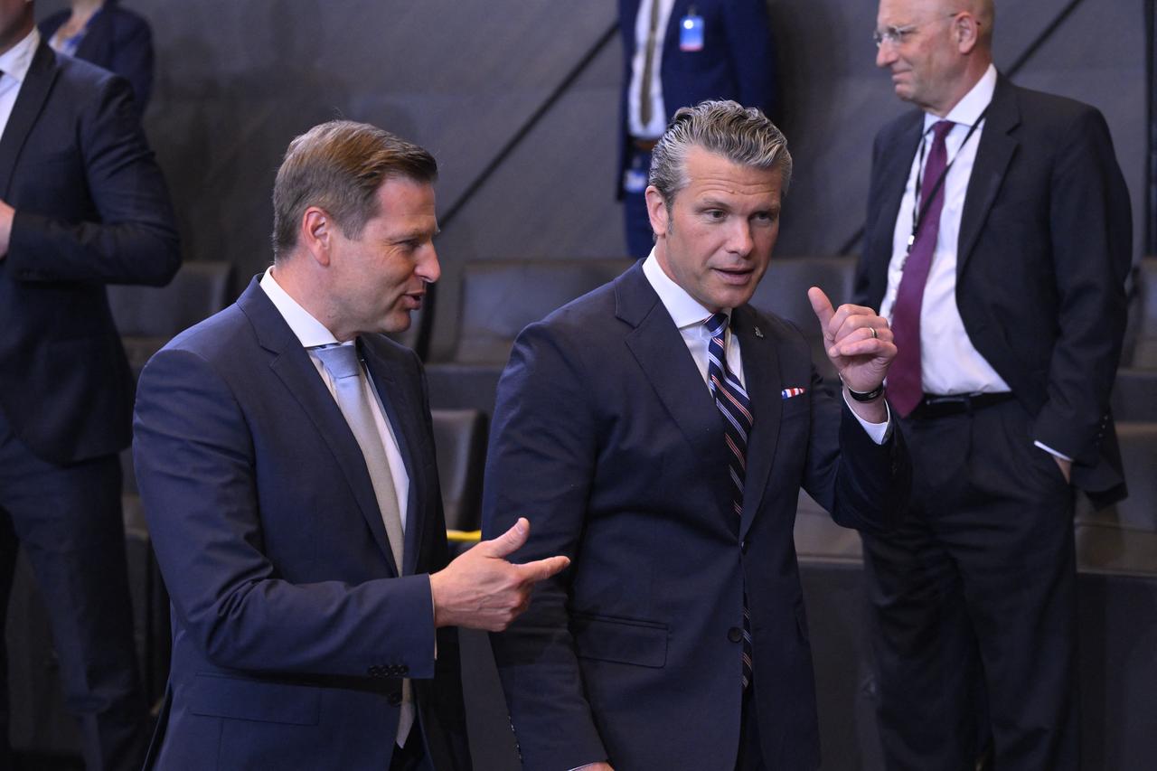 Estonia's Defence Minister Hanno Pevkur (L) and US Defense Secretary Pete Hegseth speak prior to a NATO Defence Ministers meeting at the NATO headquarters, in Brussels, on June 18, 2026. (AFP Photo)