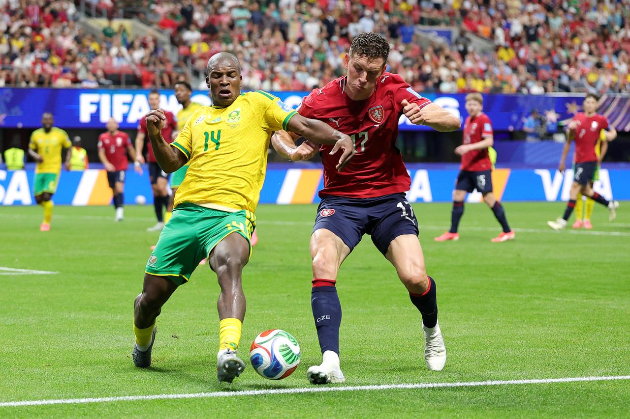 South Africa rescue 1-1 World Cup draw against Czechia with late Mokoena spot-kick Image