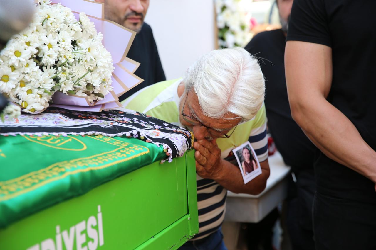 Ece Irtem's father kisses her coffin during her funeral ceremony at Hanim Mosque in Kusadasi, Aydin, western Türkiye. (AA Photo)