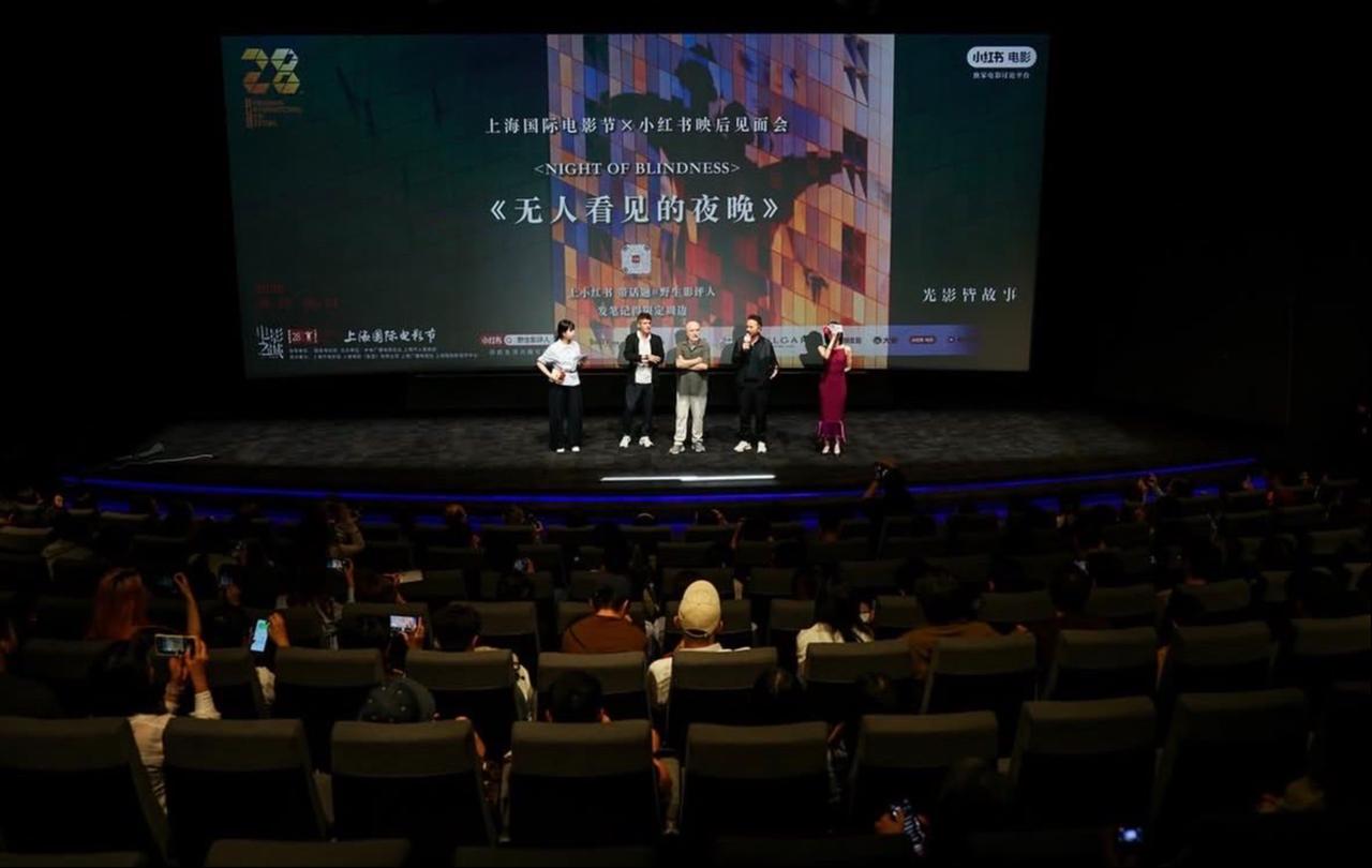 Director Reis Çelik speaks at the world premiere of “Night of Blindness” during the 28th Shanghai International Film Festival in Shanghai, China, June 2026. (Photo via X/@trt12punto)