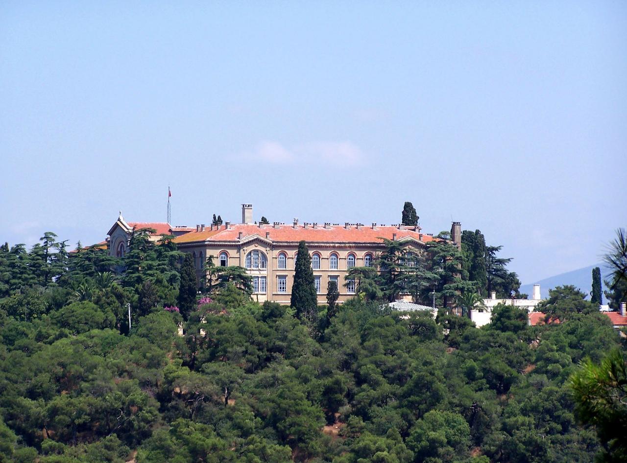 Ayatriada Monastery (Halki seminary) in Heybeliada, Türkiye, August 5, 2009. (Photo via Wikimedia)