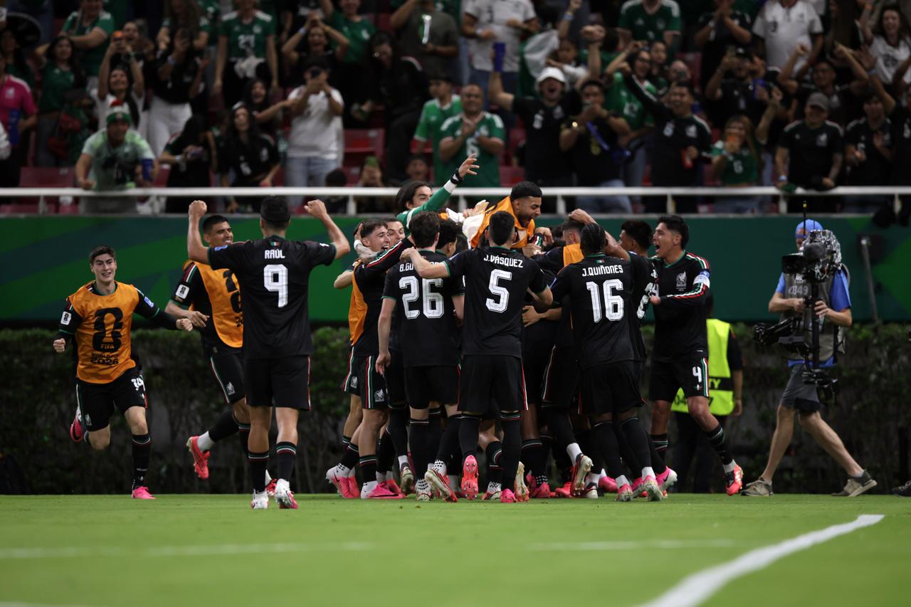 Mexico beats South Korea to clinch World Cup knockout spot
