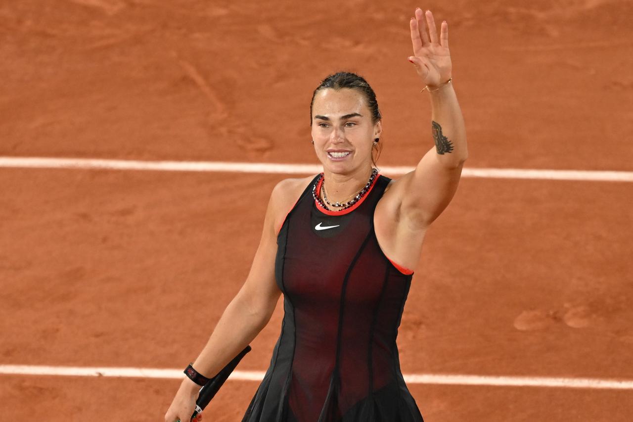 Aryna Sabalenka moves into Roland Garros quarterfinals after Osaka win Image