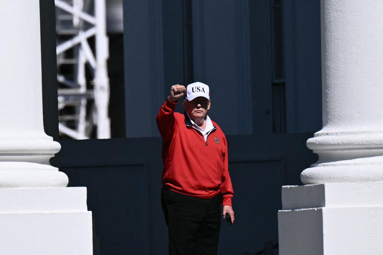 US President Donald Trump raises his fist as he returns to the White House in Washington, DC, on May 31, 2026, after golfing at his Trump National Golf Club in Sterling, Virginia. (AFP Photo)