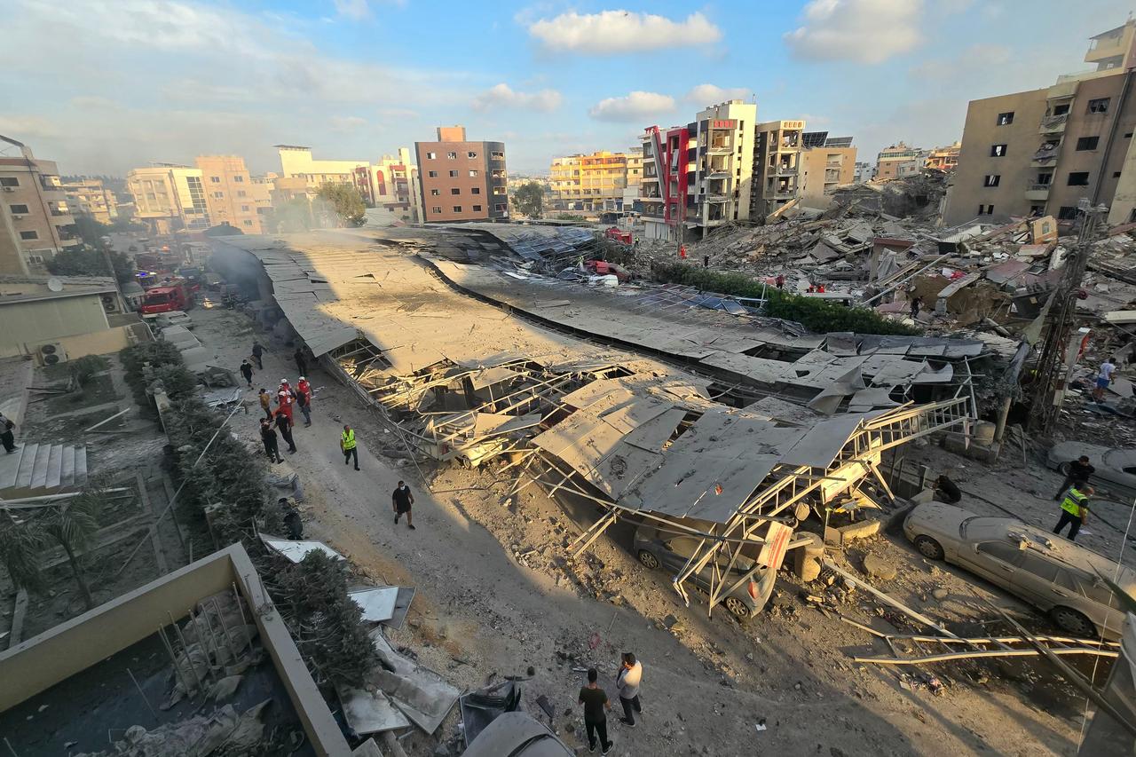 First responders gather at the site of an Israeli strike that hit near a hospital in the southern Lebanese city of Tyre, June 1, 2026. (AFP Photo)