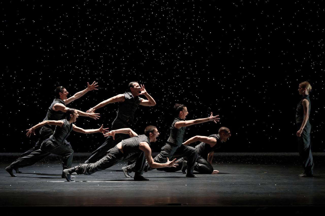 Italy’s contemporary dance company Aterballetto presents a scene from “Solo Echo” ahead of its Istanbul Music Festival performances. (Photo via IKSV)