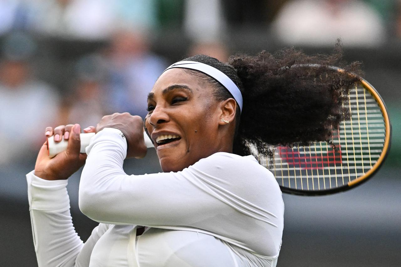 Serena Williams returns the ball to France's Harmony Tan during their women's singles tennis match in London, England on June 28, 2022. (AFP Photo)