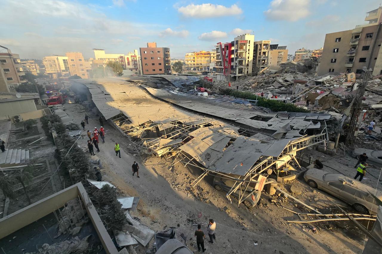 First responders gather at the site of an Israeli strike that hit near a hospital in the southern Lebanese city of Tyre, June 1, 2026. (AFP Photo)