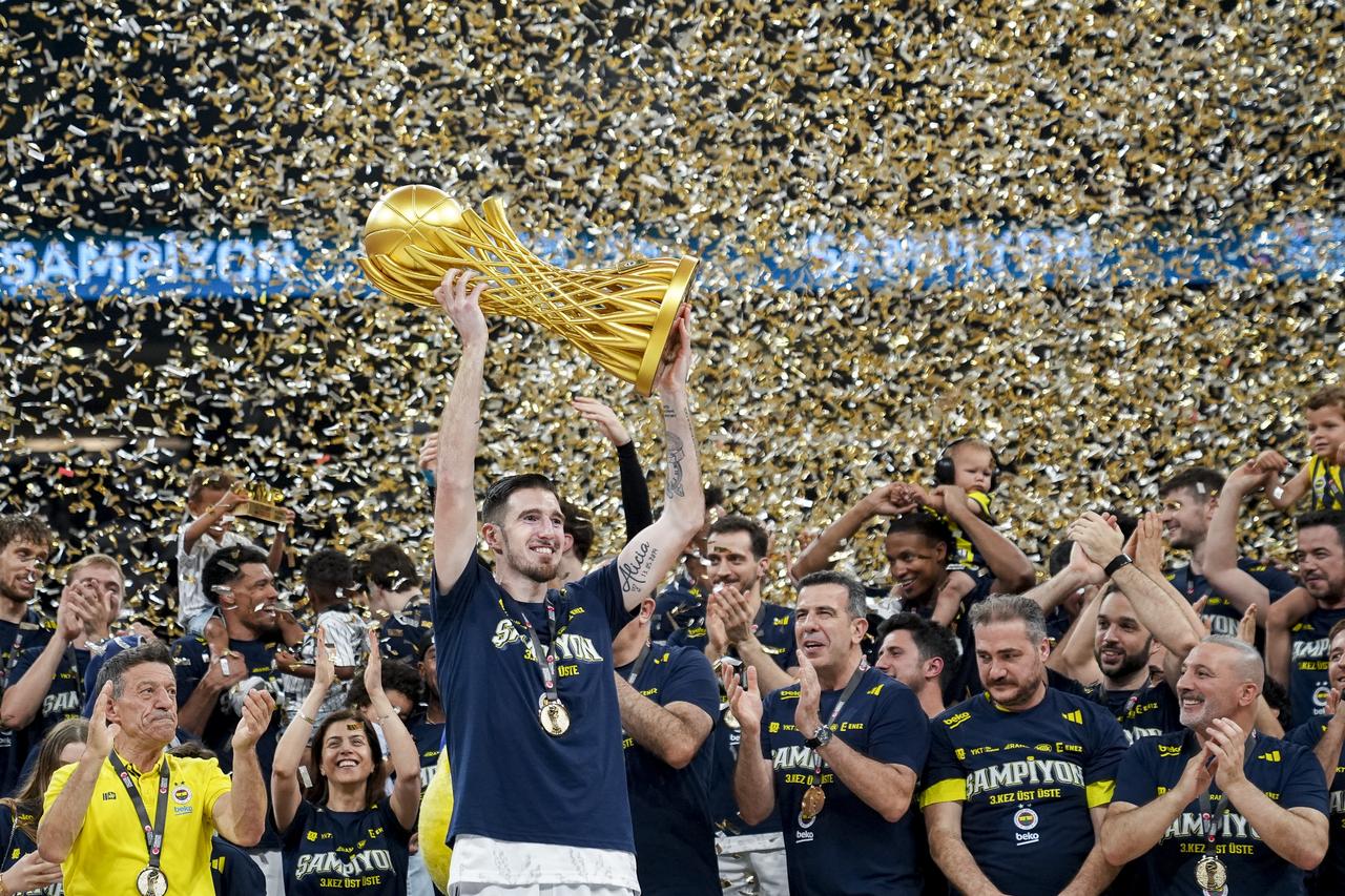 Fenerbahce Beko defeats Besiktas to claim 3rd straight league championship