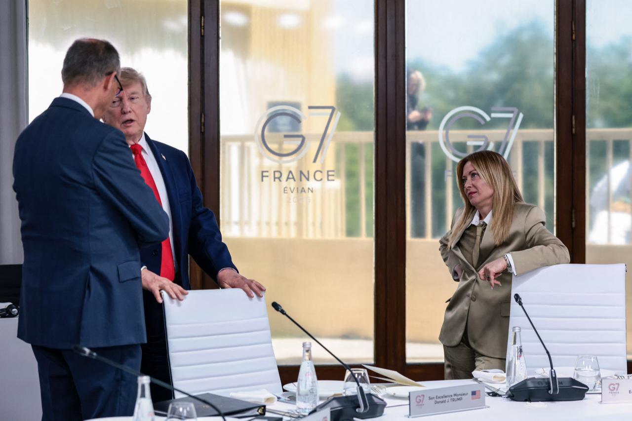 US President Donald Trump speaks with Germany's Chancellor Friedrich Merz next to Italy's Prime Minister Giorgia Meloni during the G7 summit in Evian, eastern France, June 16, 2026. (AFP Photo)
