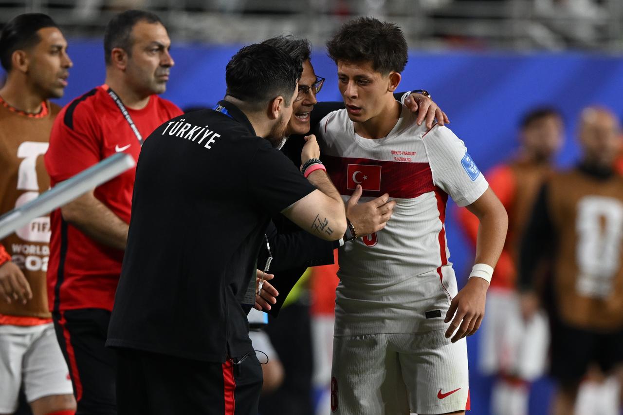 Türkiye national team head coach Vincenzo Montella giving tactical instructions to Arda Guler during the FIFA World Cup 2026 Group D match between Türkiye and Paraguay at Levi’s Stadium San Francisco Bay Area Stadium in Santa Clara, California, USA, June 19, 2026. (AA Photo)