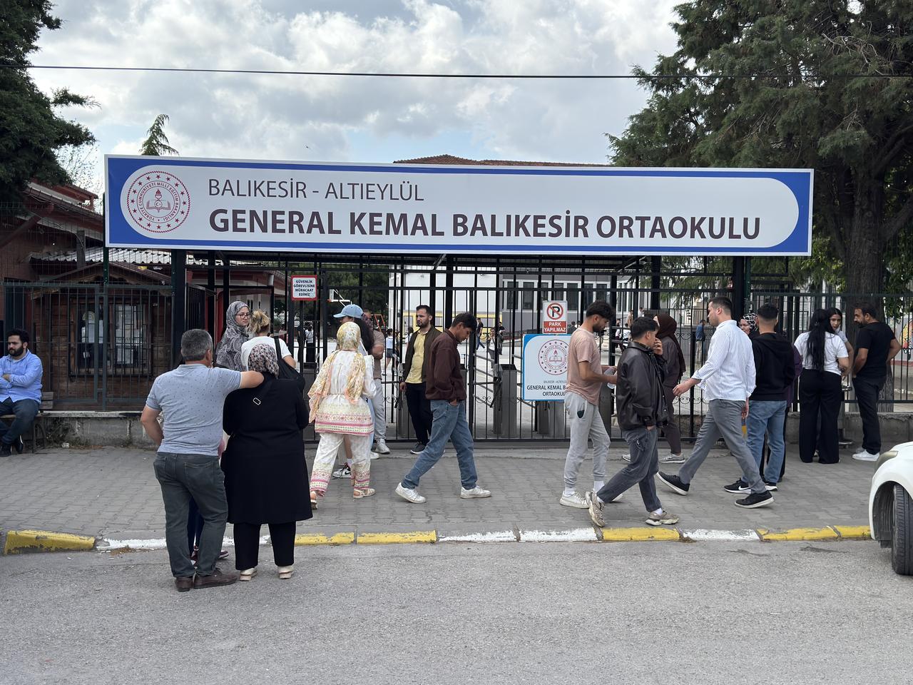 Students and relatives gather outside General Kemal Balikesir Middle School in Altieylul, Balikesir, ahead of the first session of Türkiye’s nationwide university entrance exam, the Basic Proficiency Test, June 20, 2026. (AA Photo)