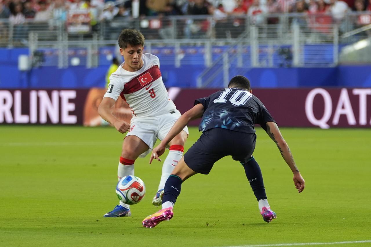 Second half begins as Türkiye chase comeback against 10-man Paraguay