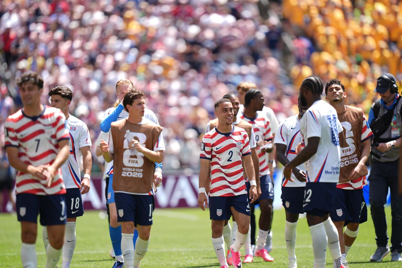 US beats Australia 2-0 to reach World Cup last 32