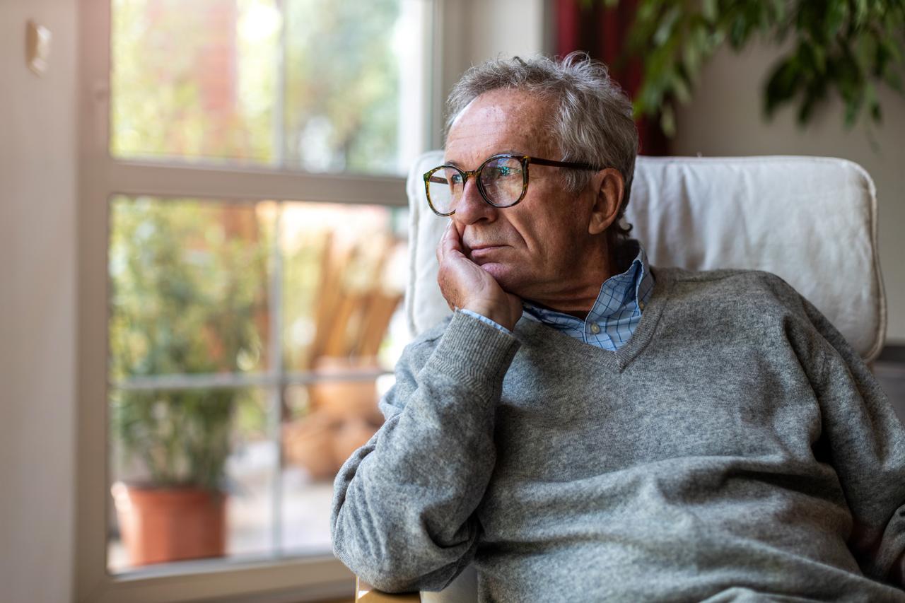 An older man sits in an armchair at home. (Adobe Stock Photo)