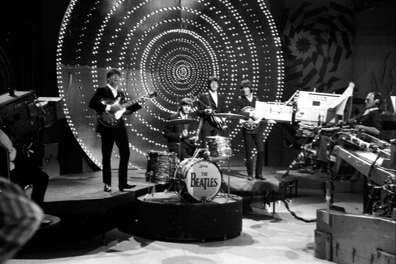 A British rock band performs on “Top of the Pops” in 1964. (Photo via social media)