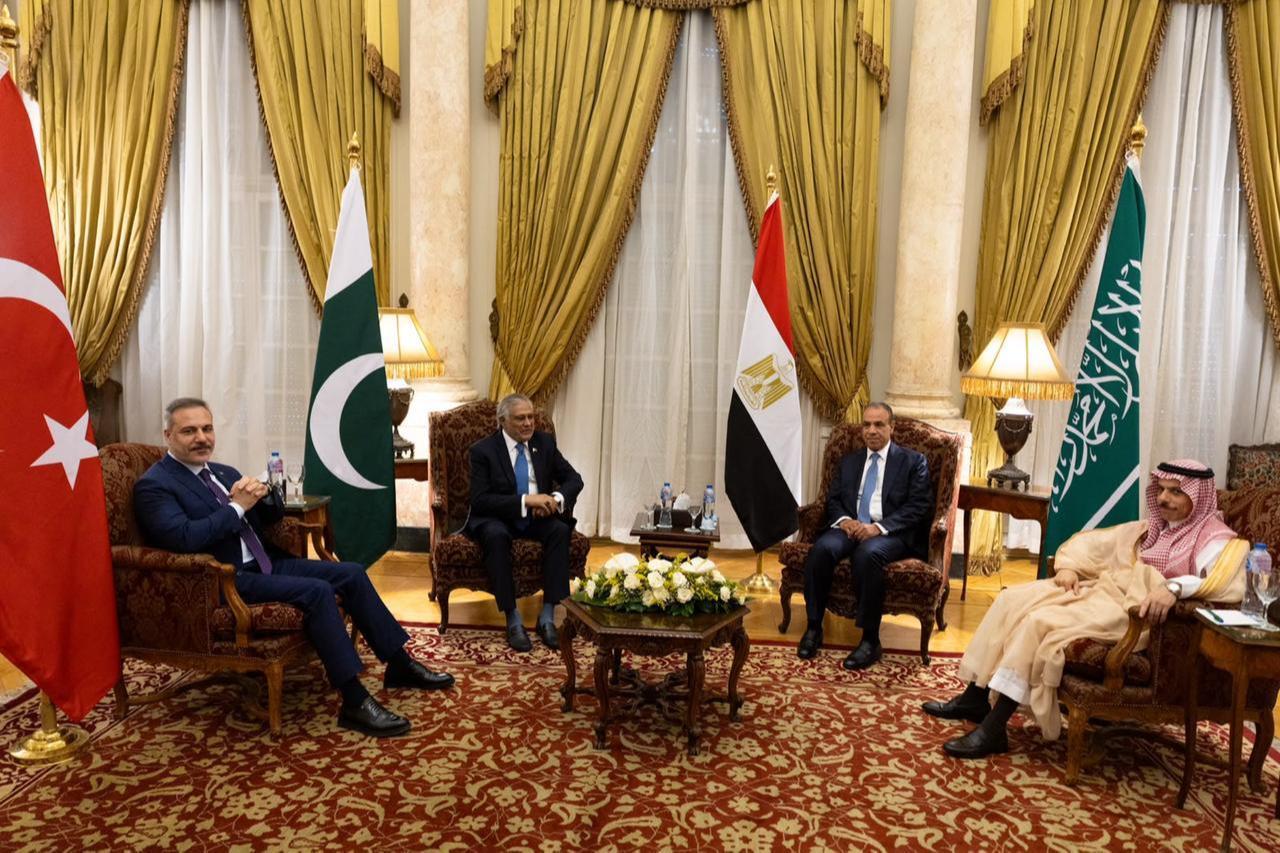 Turkish FM Hakan Fidan (L) attends the 4th Türkiye-Egypt-Pakistan-Saudi Arabia Foreign Ministers Meeting during his official diplomatic visit to Cairo, Egypt, June 21, 2026. (AA Photo)