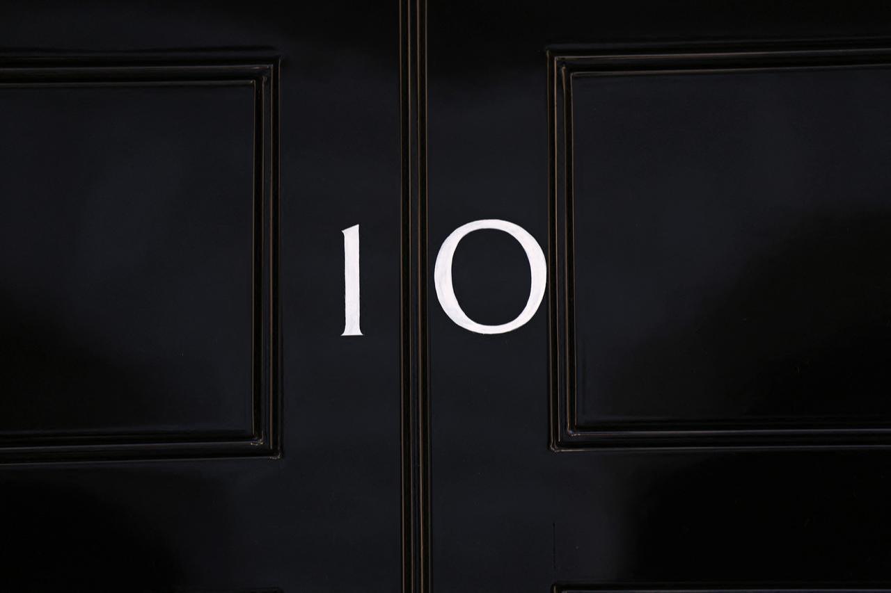 The number "10" on the door of 10 Downing Street is pictured in London, on the morning of June 19, 2026. (AFP Photo)
