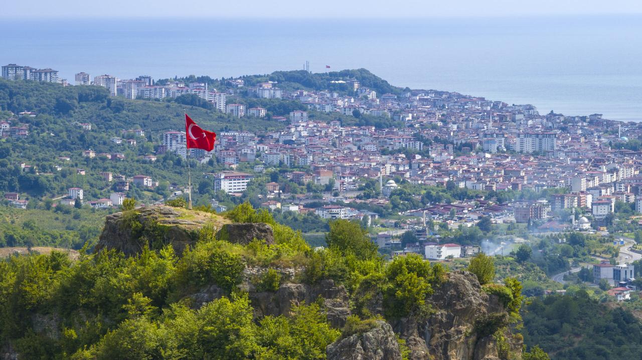 A Turkish flag flies over Ünye Castle, a 2,500-year-old historic site that hosted 750,000 visitors in the past year, in Ordu, Türkiye, June 22, 2026. (AA Photo)