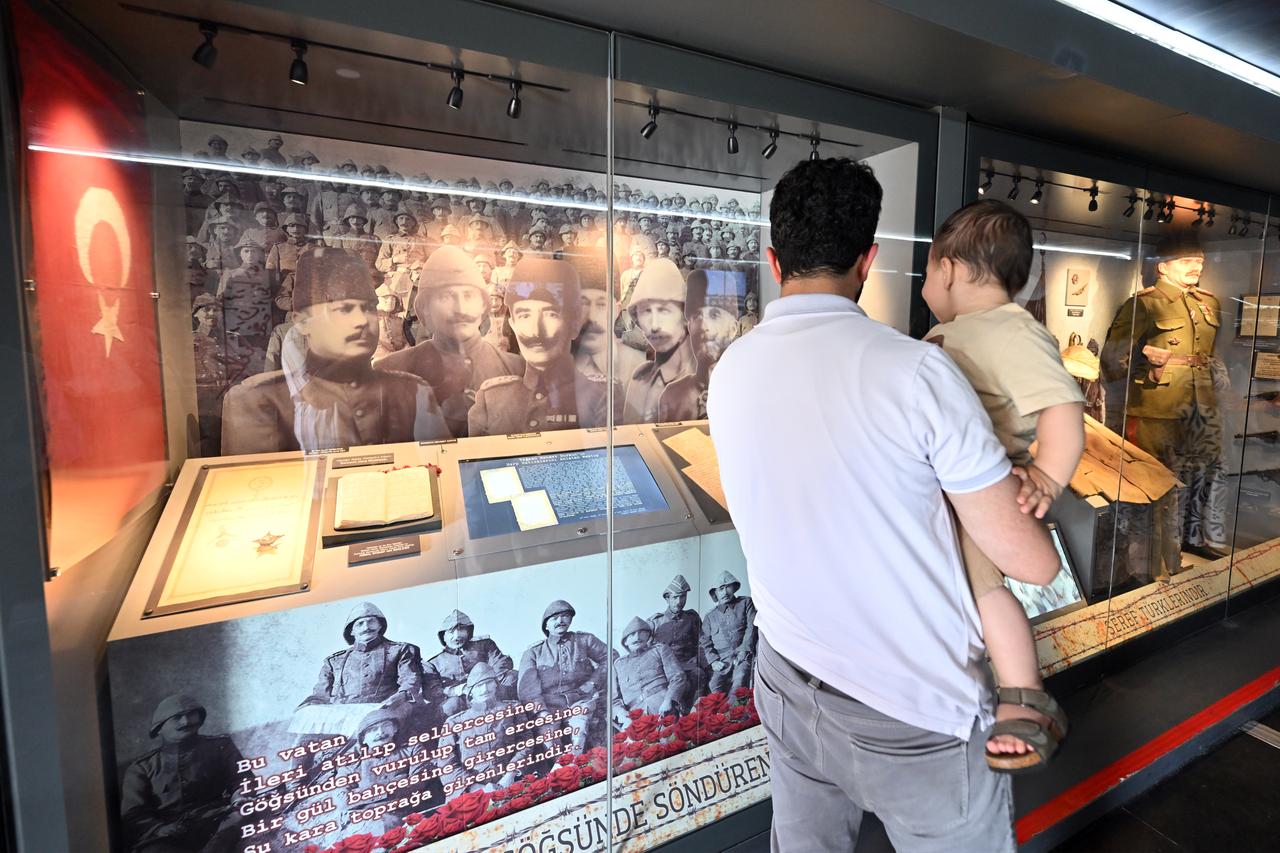 Canakkale Wars Mobile Museum meets visitors in Brussels during Europe tour