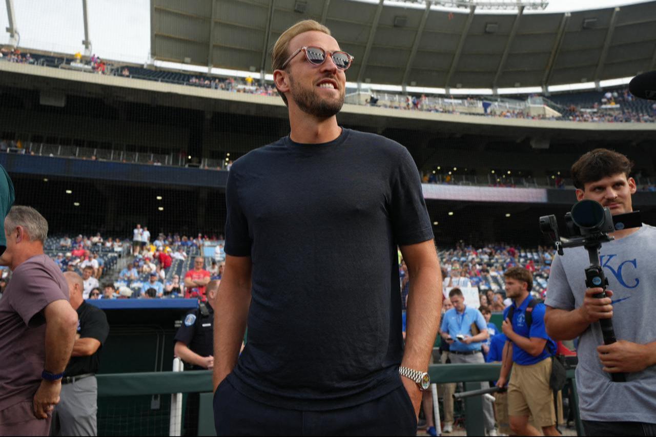 Harry Kane of England attends the game between the St. Louis Cardinals and Kansas City Royals at Kauffman Stadium in Kansas City, Missouri, June 18, 2026. (AFP Photo)