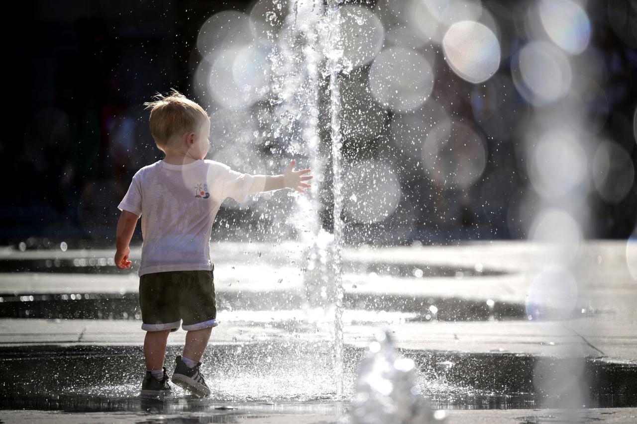 A child plays in a fountain during a heatwave in Lyon, France on June 18, 2026. (AFP Photo)