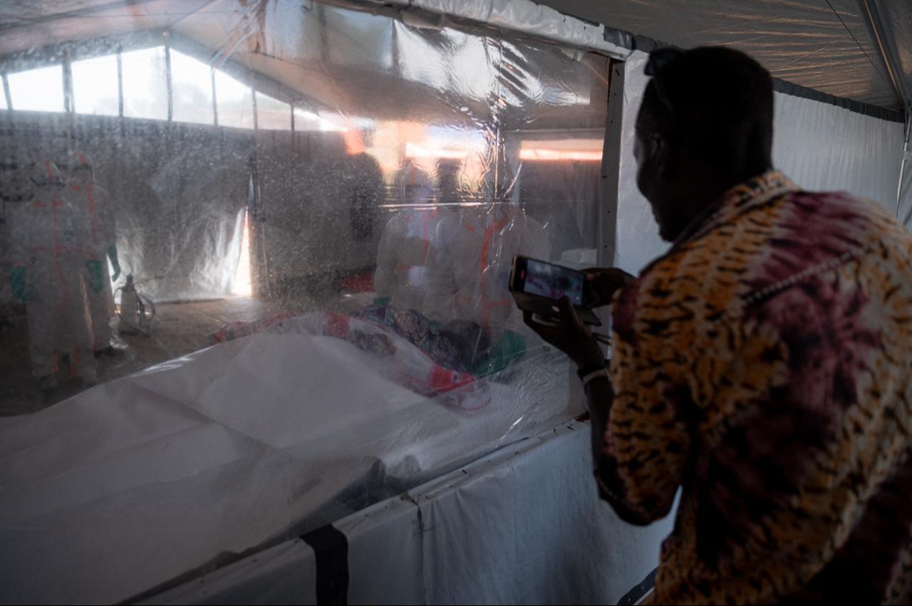 Family members pay their last respects to a relative who died from Ebola virus disease through a window at the morgue of the Evangelical Medical Center of Nyankunde before the body is transferred to the cemetery in Bunia, Ituri Province, Democratic Republic of the Congo, June 13, 2026. (AFP Photo)