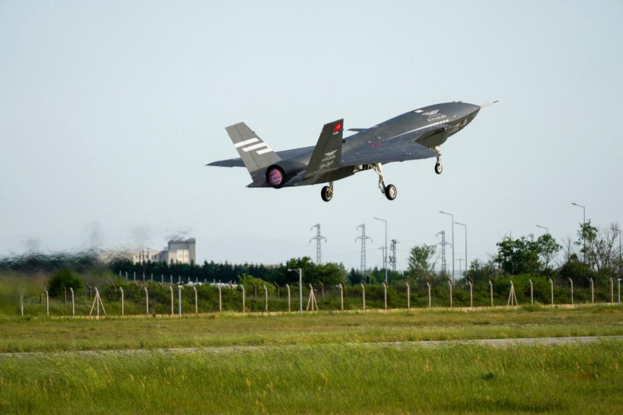 Leonardo's M-346, Baykar's Kizilelma complete first joint autonomous flight test
