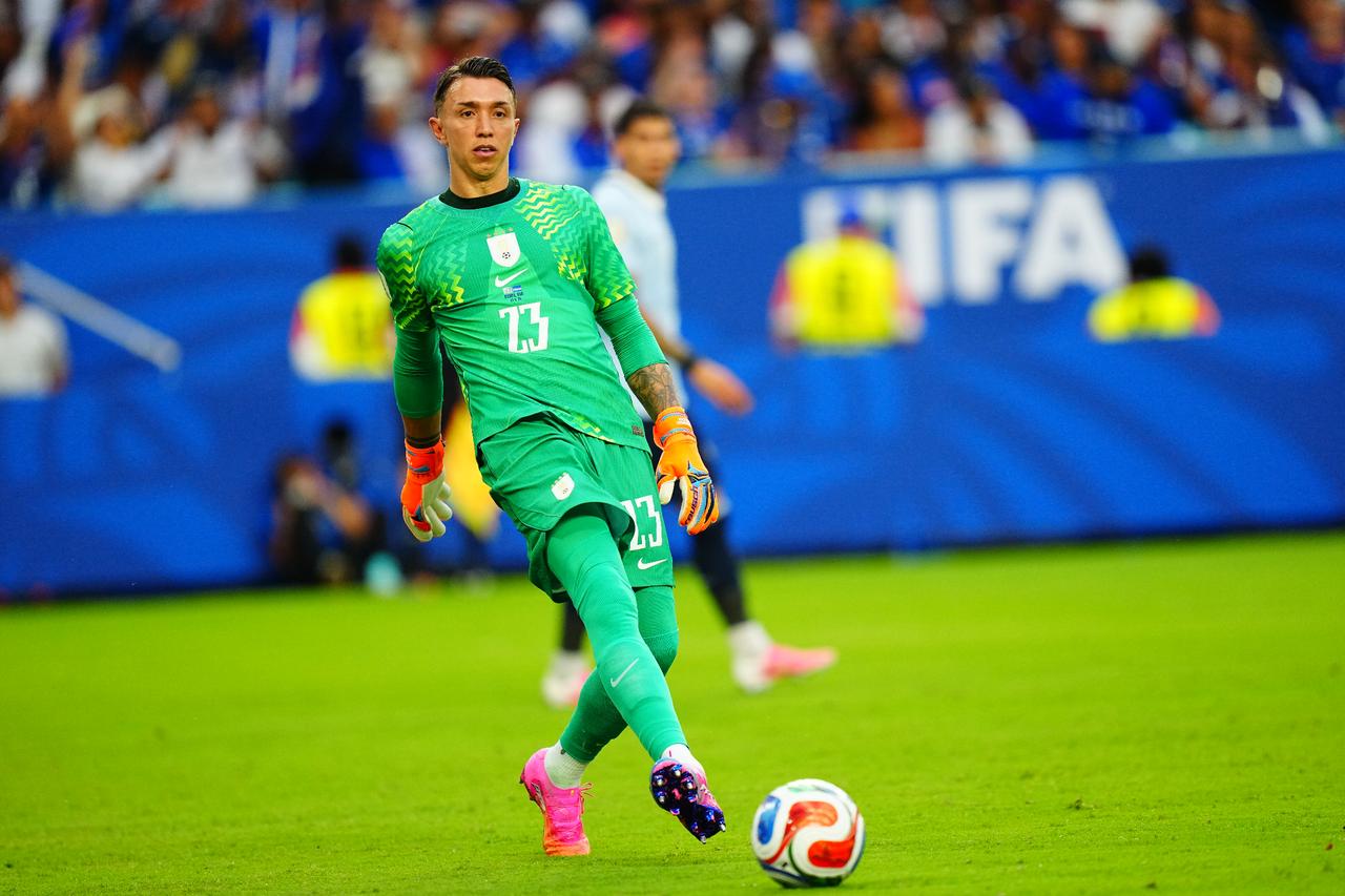 Muslera matches Taffarel's World Cup record among South American goalkeepers