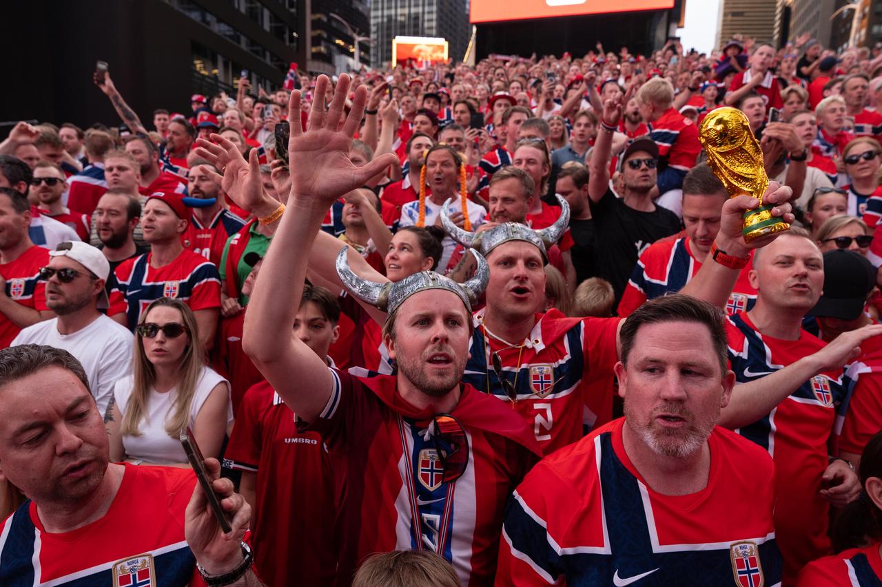 Norwegian fans bring Viking rowing chant to Times Square during World Cup