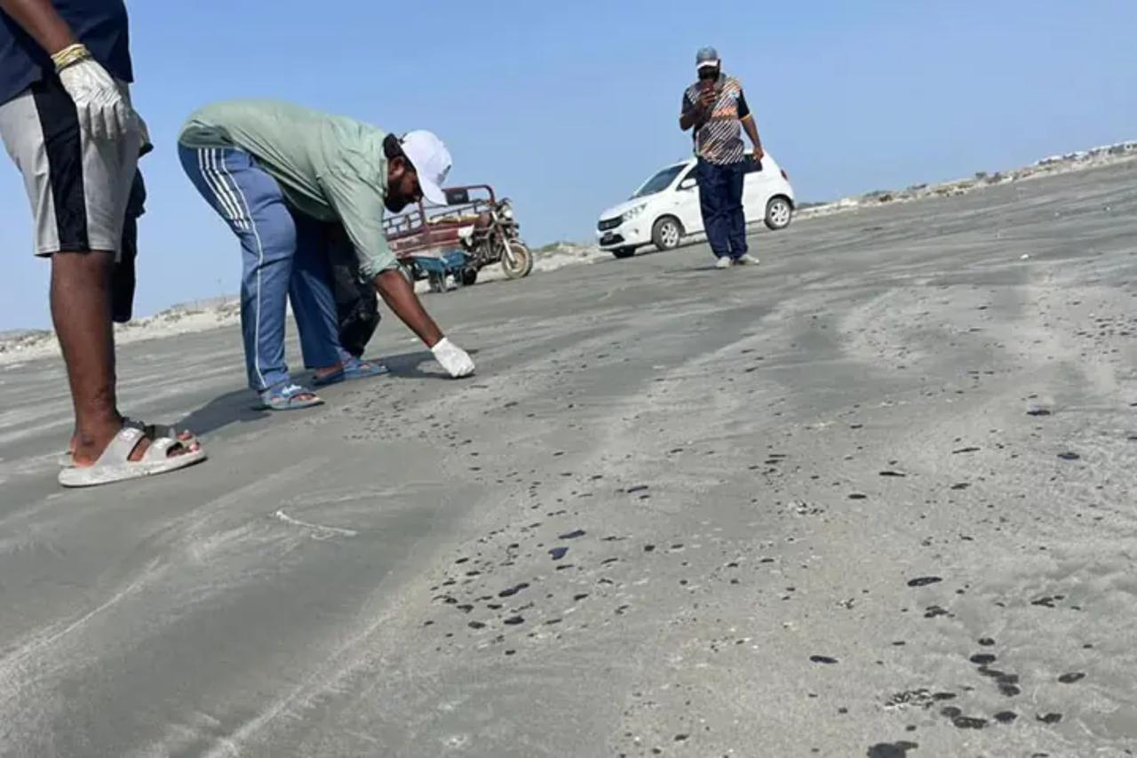 Oil slick from US-Iran war washes up on Pakistan's Gwadar coast
