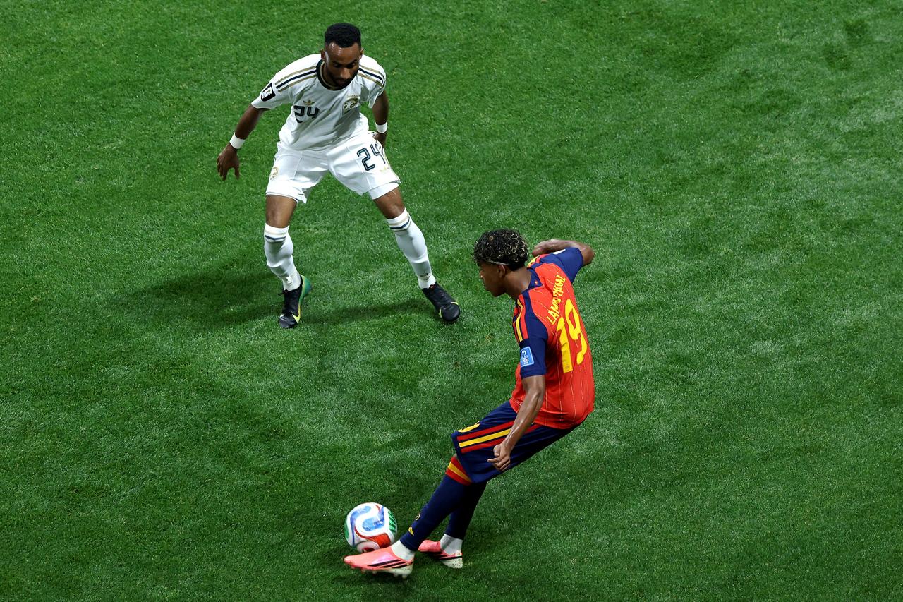 Lamine Yamal #19 of Spain takes on Moteb Al-Harbi #24 of Saudi Arabia during the FIFA World Cup 2026 Group H match at Atlanta Stadium, in Atlanta, Georgia, on June 21, 2026. (AFP Photo)