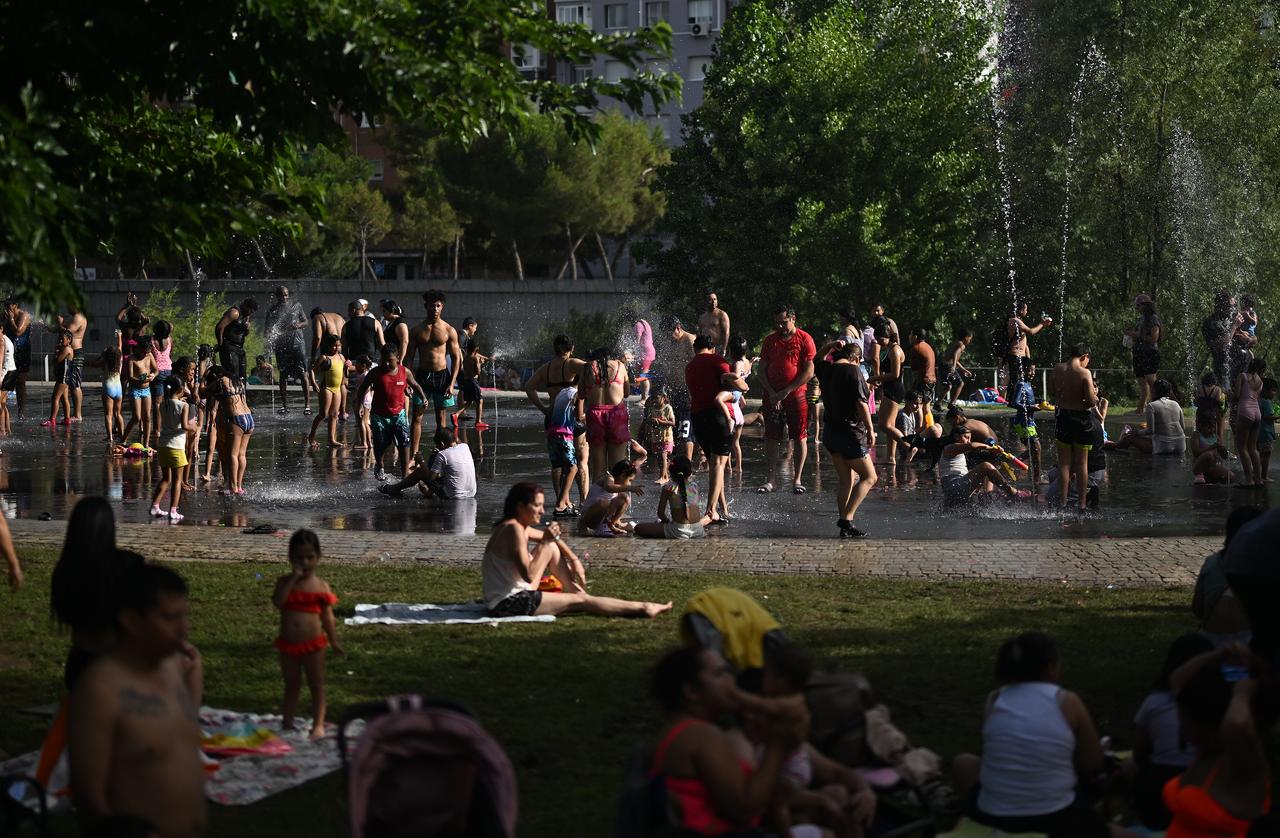 People cool off at water features along the Manzanares River as temperatures exceed 40 degrees Celsius in Madrid, Spain, June 21, 2026. (AA Photo)