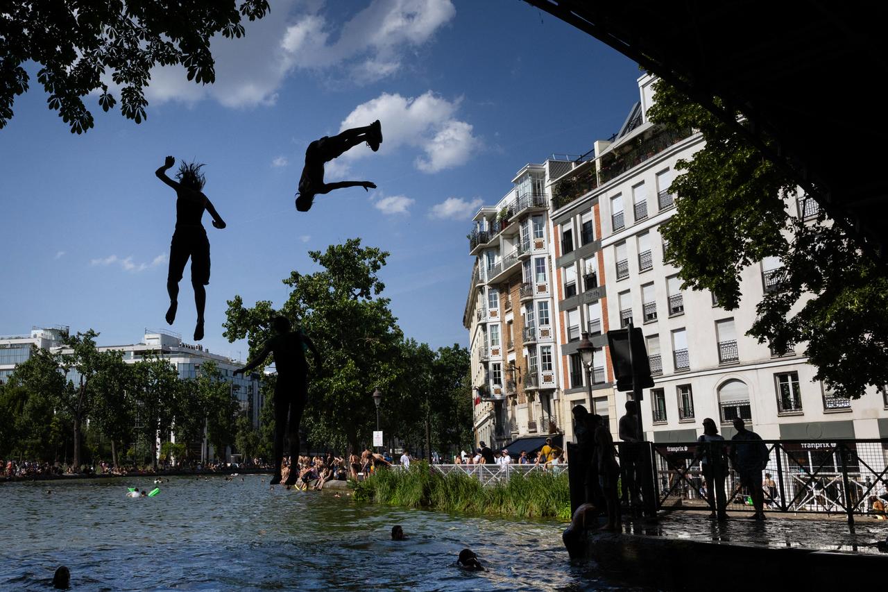 Heat wave tightens grip on Europe, leaving trail of deaths