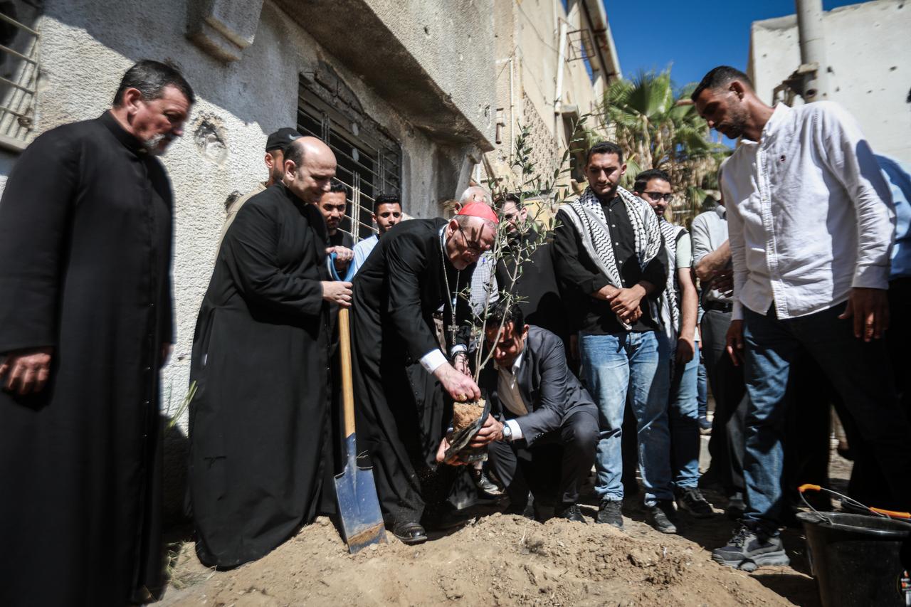 Jerusalem patriarchs bring prayers and aid to devastated Gaza 