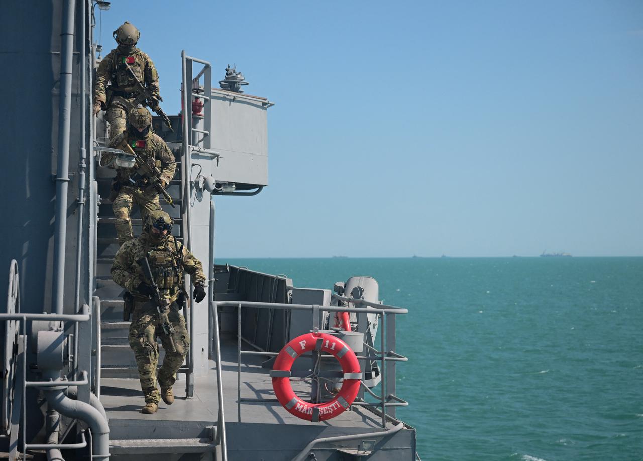 Officers of the NATO Special Operations Forces run down stairs during the Trojan Footprint 2026 (TFP26) military exercise at sea in Constanta, south-eastern Romania, May 18, 2026. (AFP Photo)