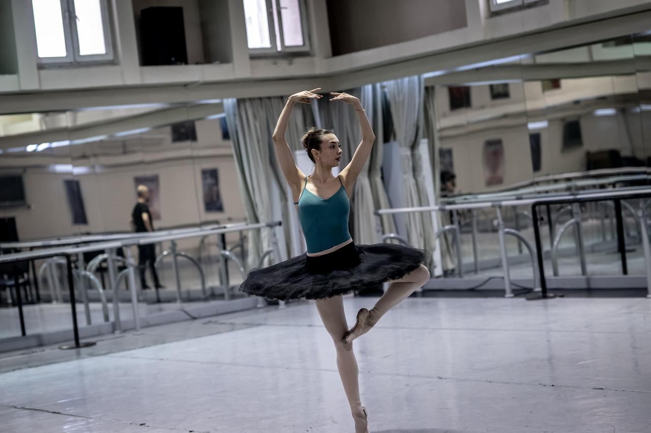 Turkish ballerina Nilay Tahiroglu practices at a ballet studio in Ankara as she prepares to represent Türkiye on the Bolshoi stage in Moscow. (AA Photo)