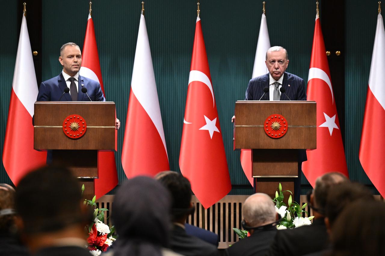 Türkiye and Poland set $15 billion trade target as Ankara prepares NATO summit 