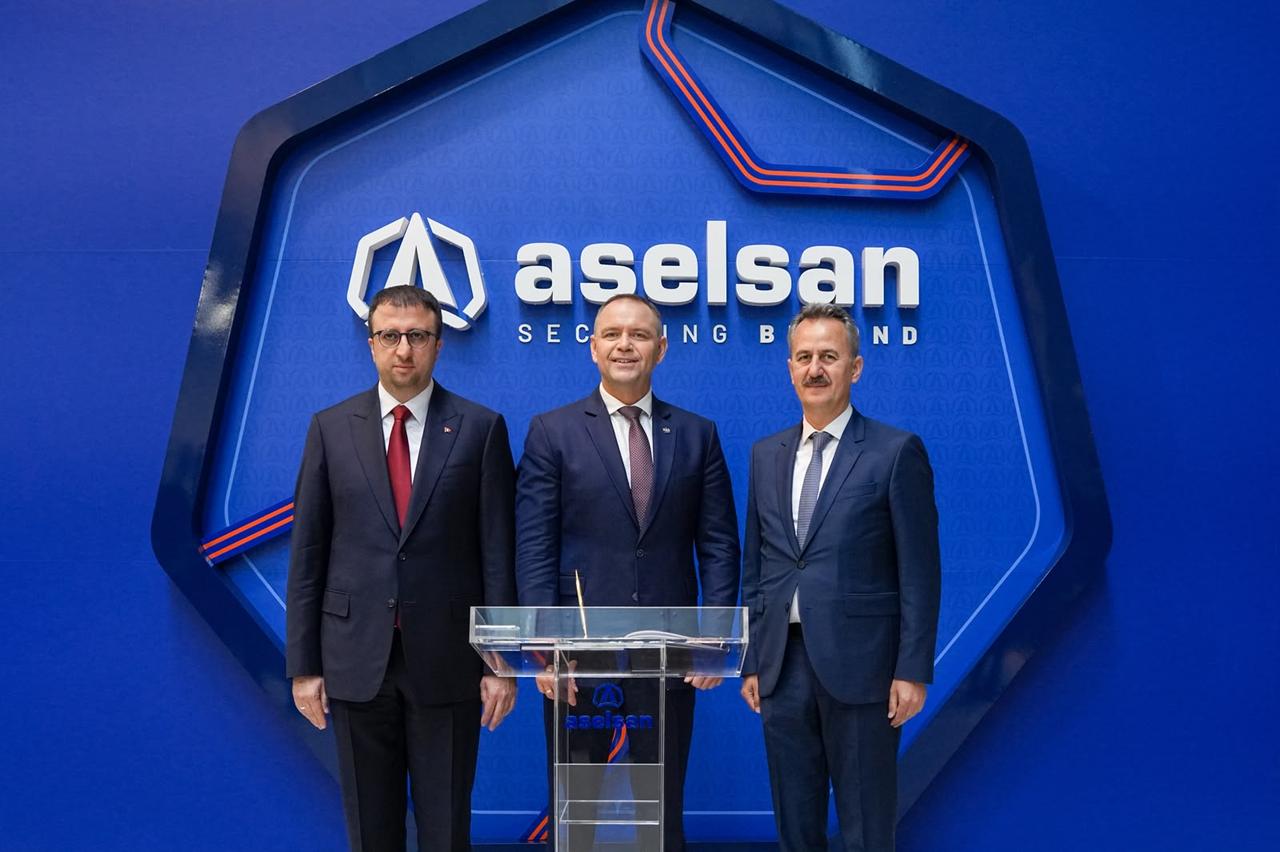 Polish President Karol Nawrocki (center) poses with Presidency of Defense Industries Chairman Haluk Gorgun (right) and ASELSAN President and Chief Executive Ahmet Akyol (left) at the ASELSAN Golbasi Technology Campus in Ankara, Türkiye, on June 23, 2026. (AA Photo)