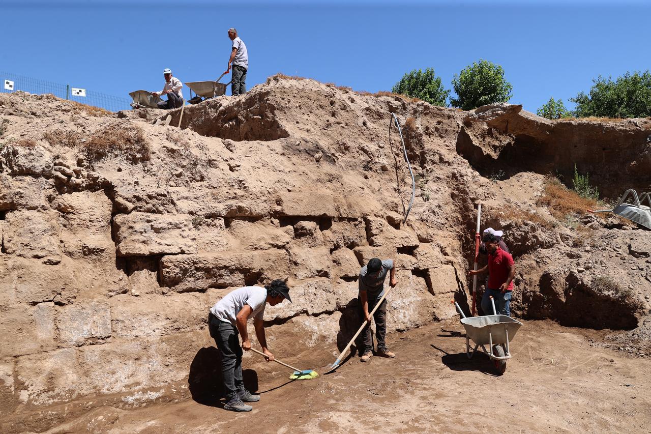 Workers continue excavation around the moat of Harran Selahaddin Eyyubi Castle Palace in Sanliurfa, Türkiye, June 23, 2026. (AA Photo)