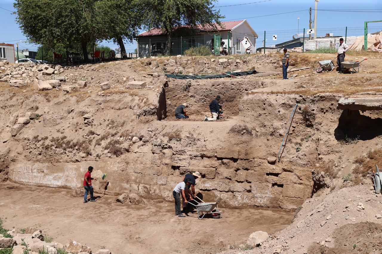 Workers continue excavation around the moat of Harran Selahaddin Eyyubi Castle Palace in Sanliurfa, Türkiye, June 23, 2026. (AA Photo)