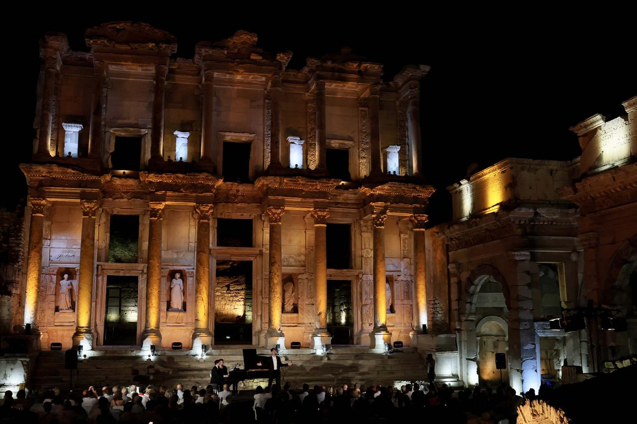 Italian opera masterpieces were interpreted with piano accompaniment by Alessandro Zilioli. Izmir, Türkiye, June 23, 2026. (AA Photo)
