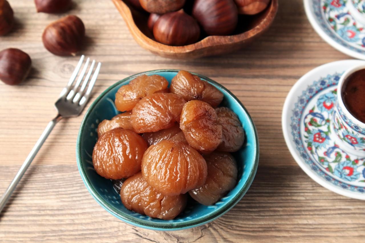 Bursa's famous candied chestnuts, known locally as kestane sekeri, are served alongside Turkish coffee. (Photo via Ministry of Culture and Tourism)