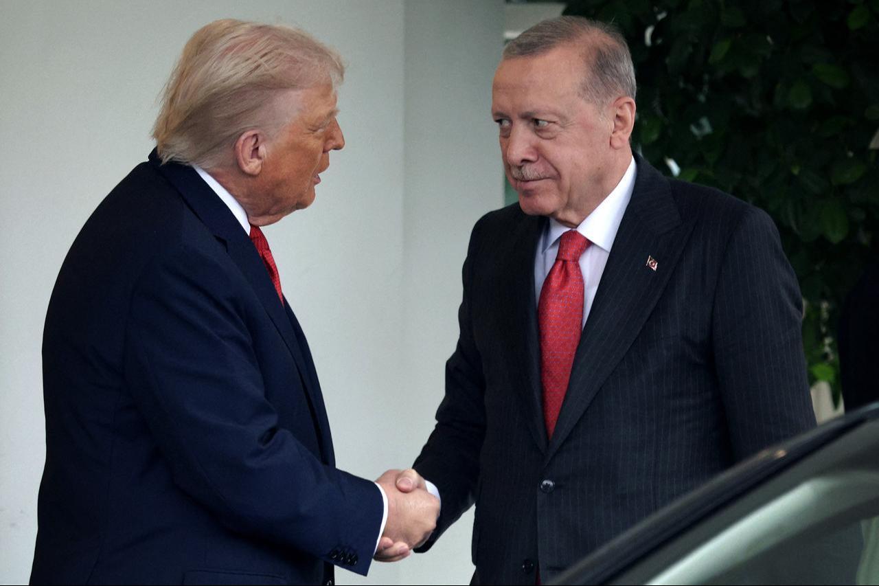 U.S. President Donald Trump greets President of Türkiye Recep Tayyip Erdogan outside the West Wing at the White House, Sept. 25, 2025, in Washington, DC. (AFP Photo)
